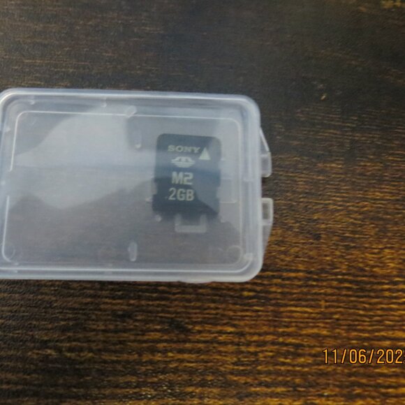 Genuine Sony M2 2GB Memory Card - Picture 2 of 4